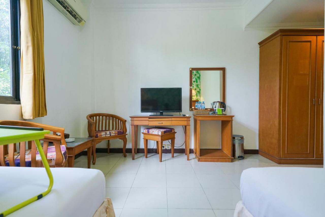 Urbanview By Millenium Hotel Pangkal Pinang Exterior foto
