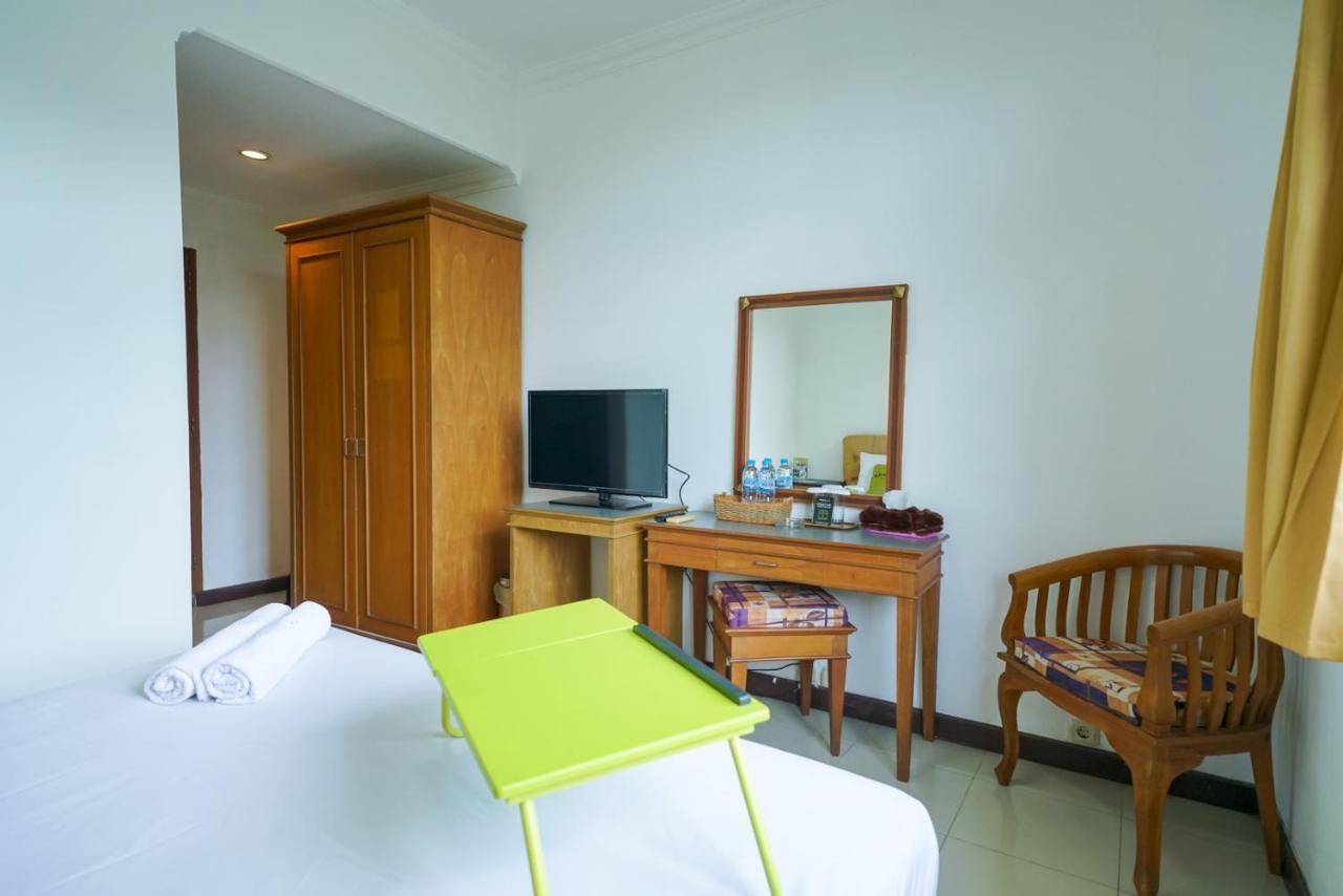 Urbanview By Millenium Hotel Pangkal Pinang Exterior foto