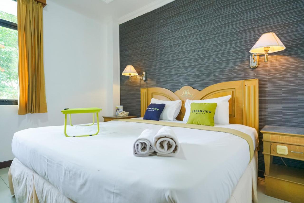 Urbanview By Millenium Hotel Pangkal Pinang Exterior foto
